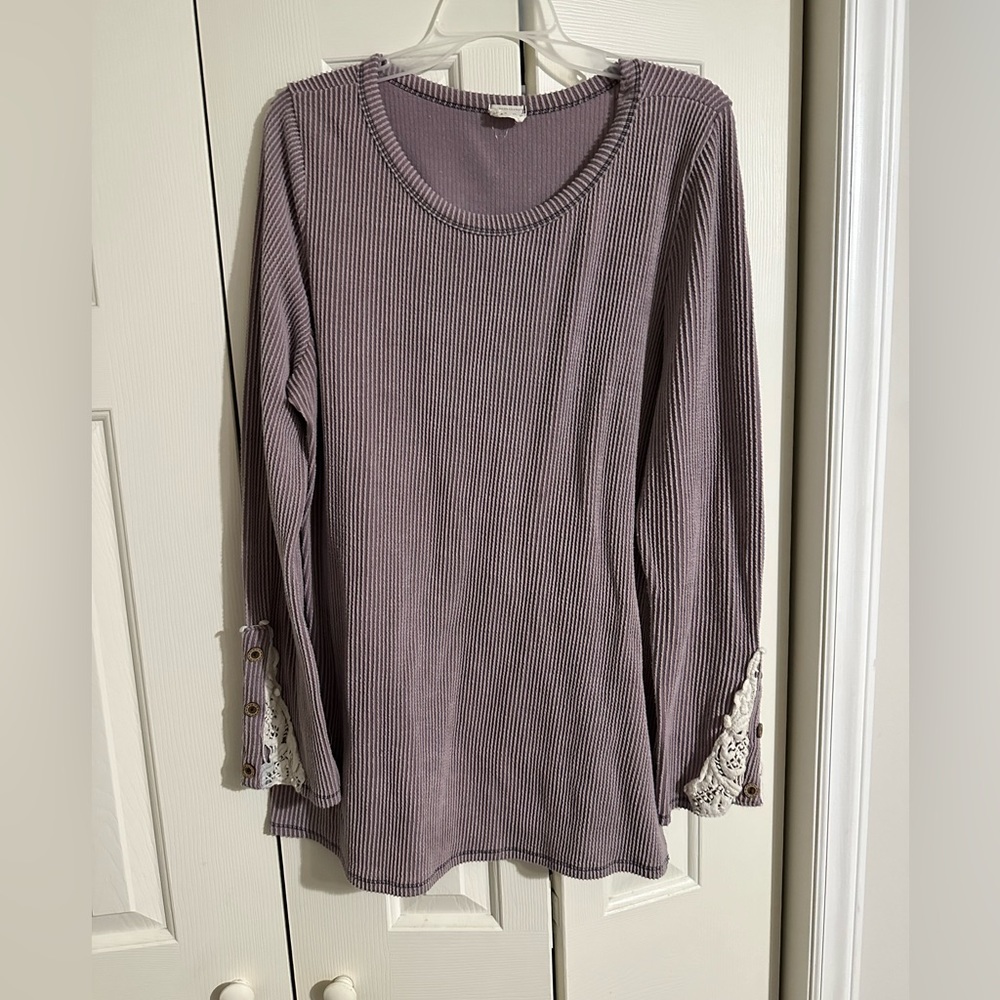 1xl Lovely Melody lavender long sleeve shirt with lace and buttons